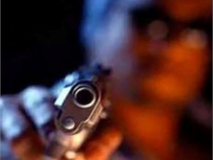 В Днепропетровске парень ради шутки прострелил подруге ногу