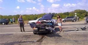 На запорожской трассе Land Cruiser смял Таврию