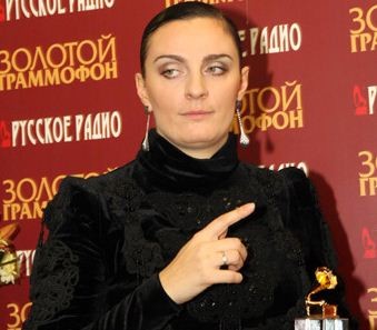 Родственники Елены Ваенги избили журналистов