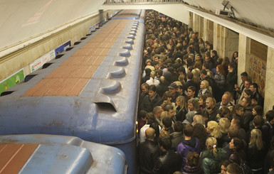 В метро прогнозируют давку из-за студентов, но КПИ отказывается переносить занятия 