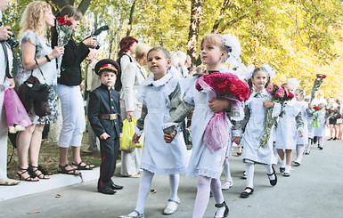 Первоклассники будут 1 сентября учиться, а остальные школьники - гулять 