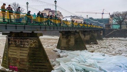 На лед в Ужгороде приходит смотреть весь город