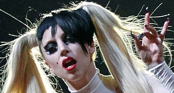 Леди Гага выложила в сеть три 