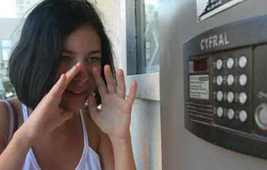 Кто отвечает за домофон в подъезде?