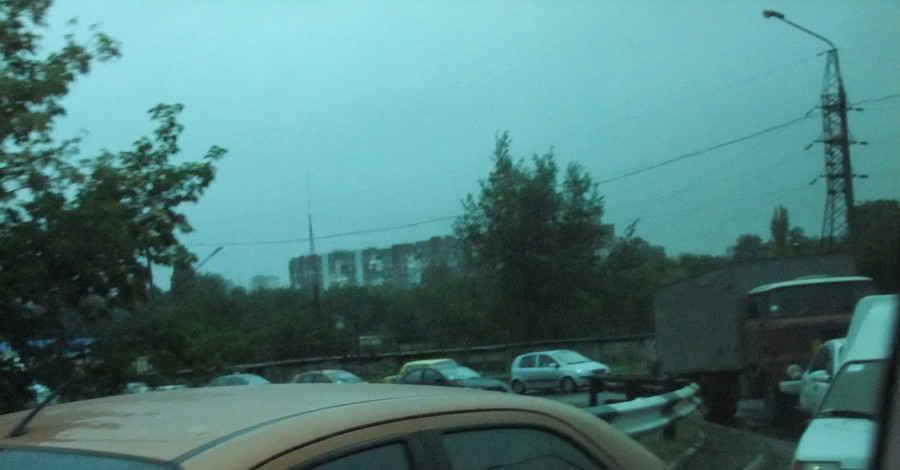 Главная улица Донецка вымерла – из людей остались только ГАИшники