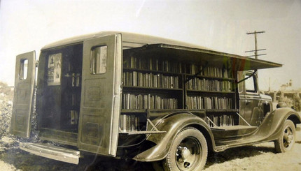 Редкие фотографии передвижных библиотек из прошлого