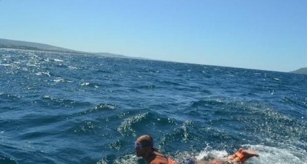 17-летняя грузинская пловчиха переплыла пролив Дарданеллы со связанными руками и ногами