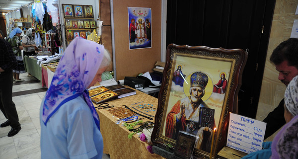 В Запорожье привезли иконы со всей Украины
