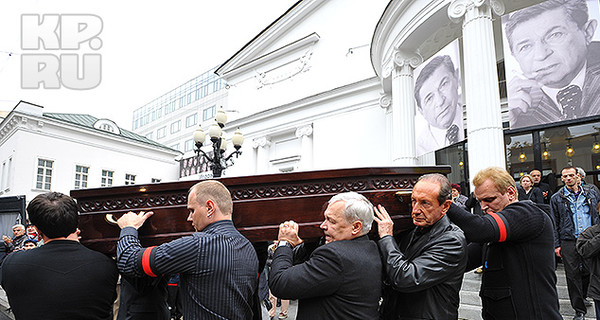 Похороны Игоря Кваши: артиста со слезами провожали Ширвиндт, Захаров, Табаков и Ефремов