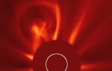Космический аппарат SOHO показал, как выглядят вблизи вспышки на Солнце 