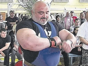 Одесский батюшка едет в Лас-Вегас на соревнования по пауэрлифтингу