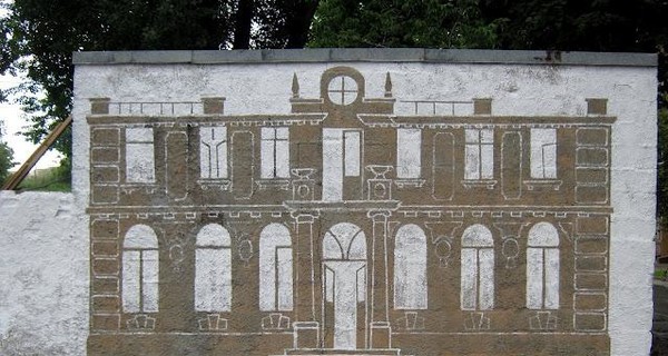 Стрит-арт в столице: графика заменила рекламу, а дома с заборами превратились в полотна