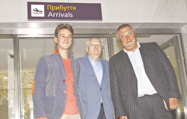Марк Захаров прилетел в Киев без дочери 