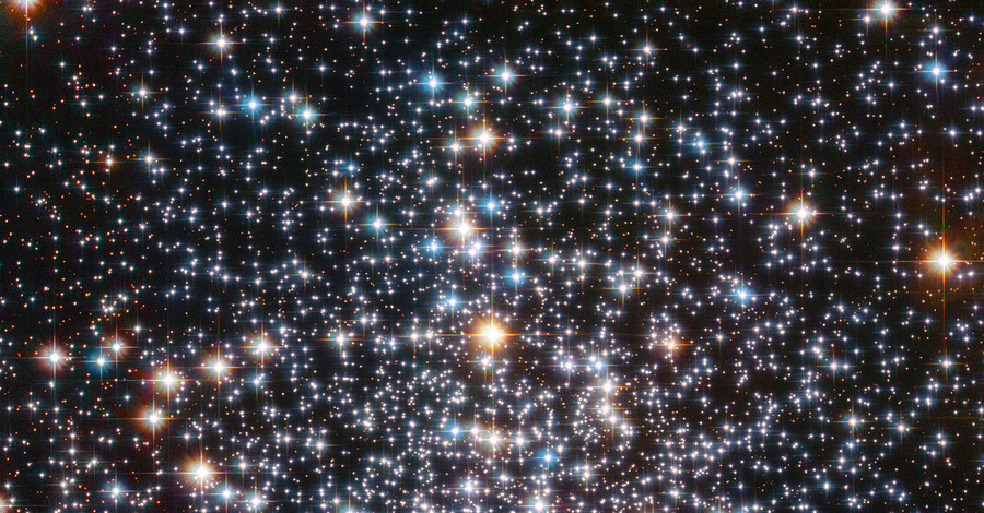 Астрономы показали очаровательный снимок шарового скопления в Созвездии Скорпиона