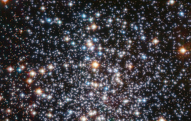 Астрономы показали очаровательный снимок шарового скопления в Созвездии Скорпиона