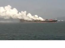 Взрывоопасное судно с украинцами на борту потушили