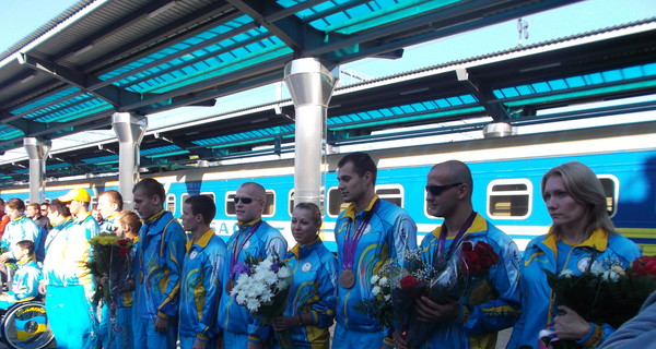 В Донецке встретили героев-паралимпийцев