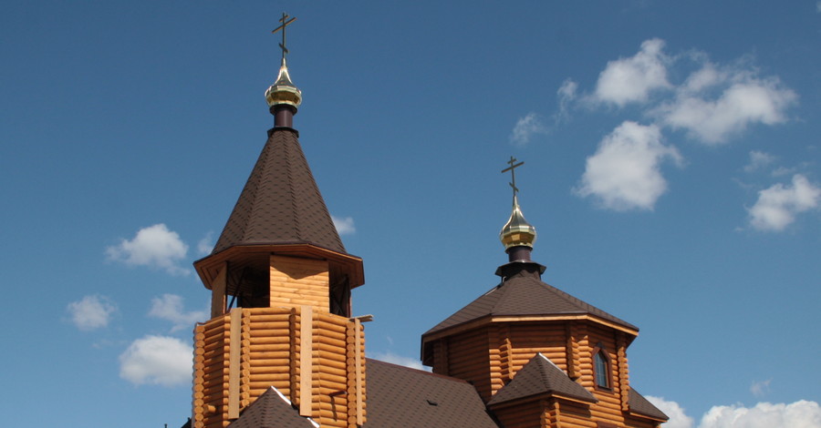 В Донбассе открылся деревянный храм,  построенный без единого гвоздя