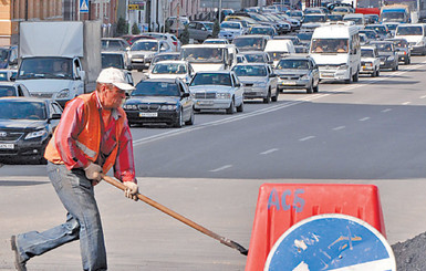На Подоле заменили дорожные знаки: водители - в панике 