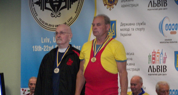 82-летний тяжелоатлет Петр Базюченко завоевал 