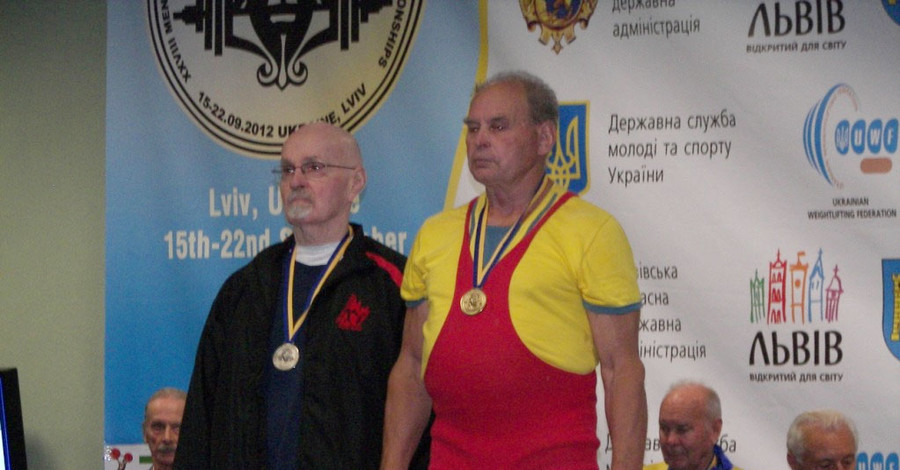 82-летний тяжелоатлет Петр Базюченко завоевал 