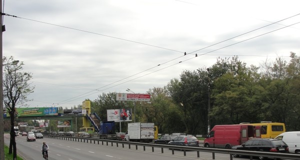 На улице Телиги большая пробка. ГАИ устанавливает видеоконтроллер 