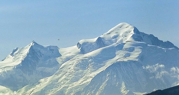 Девять человек погибли в результате схода лавины на Евересте