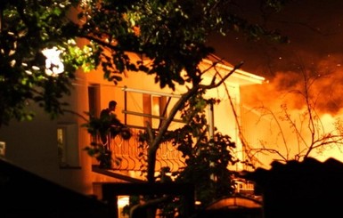 В Одессе полыхал район с элитными особняками