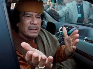 Сторонники Каддафи замучили до смерти повстанца, поймавшего ливийского лидера