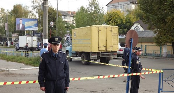 В Житомире из-за машинки для стижки волос перекрывали дороги и эвакуировали людей
