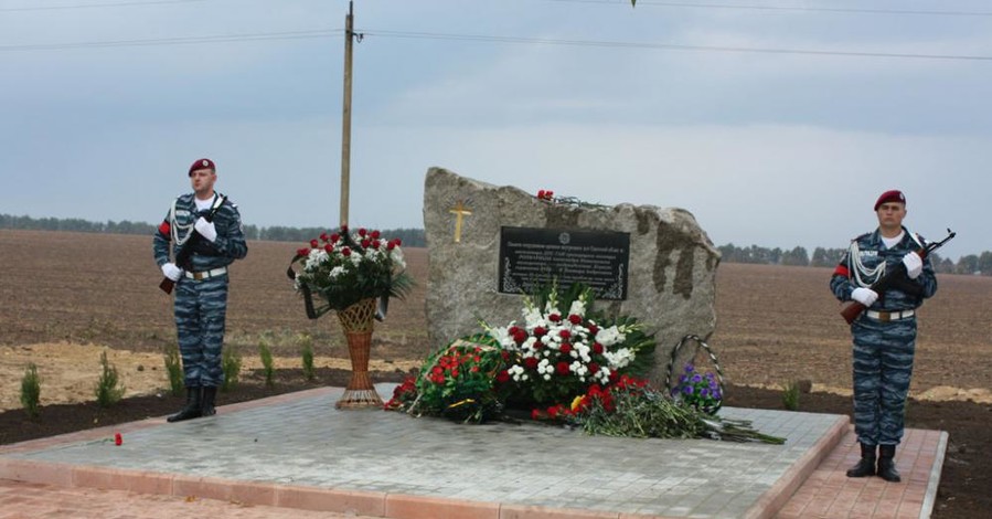 Под Одессой поставили памятник жертвам банды Дикаева