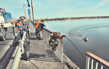 Жуткое ДТП на Южном мосту: из 