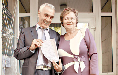 Педагоги поженились в День учителя после 15 лет совместной жизни