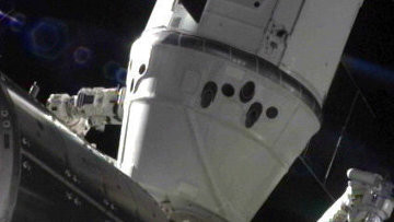 Частный космический грузовик привезет астронавтам мороженное прямо на МКС?