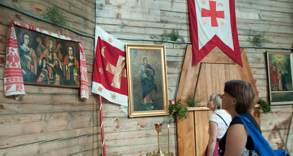 В храме на Хортице открылась выставка икон 