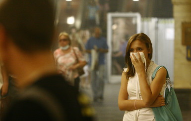 Из-за смога , накрывшего Мариполь, людям советуют сидеть дома