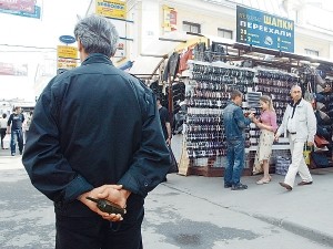 Еще в одном киевском гипермаркете охранники незаконно досматривали посетителей