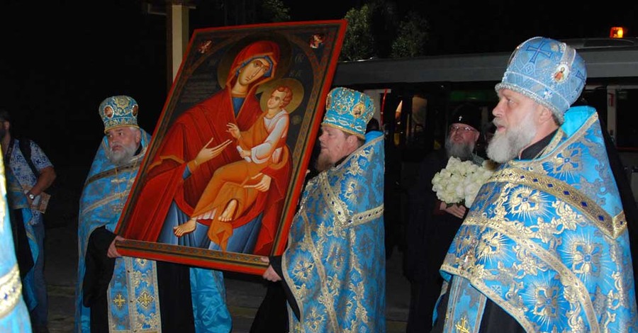 В Донбасс привезли  исцеляющую икону