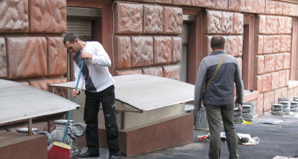 От летней площадки кафе сестры Тимошенко ничего не осталось