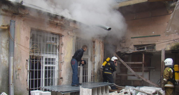 Пожар в одесском доме Руссова могли спровоцировать строители