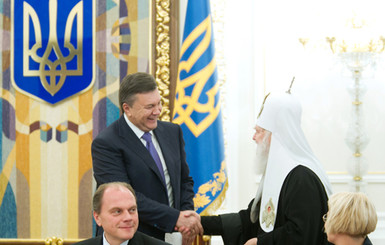 Янукович попросил духовенство воздержаться от соблазна 