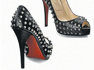 Красное на черном теперь только у Louboutin 