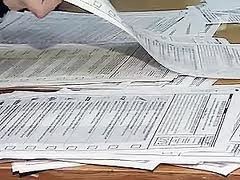 В Донецке на избирательном участке сейф с бюллетенями разрезали автогеном