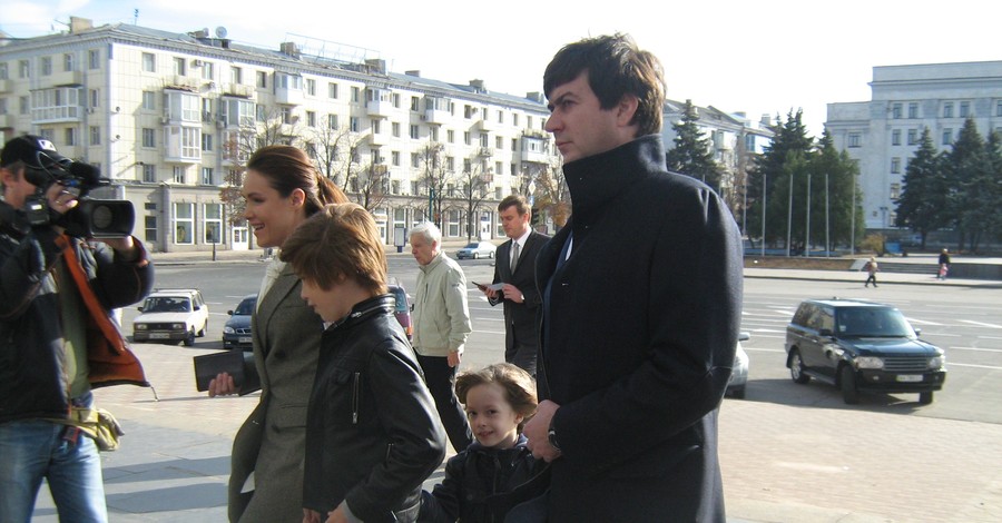 Наталия Королевская проголосовала за будущее Украины вместе с мужем и сыновьями