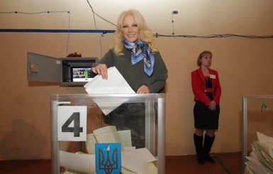 Таисия Повалий голосовала под аплодисменты 