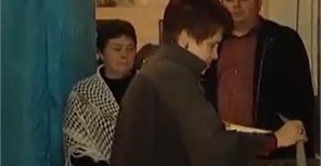 Людмила Янукович в Донецке голосовала, 