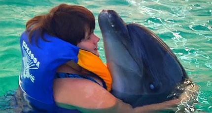 В Евпатории дельфин вернул зрение девочке из России