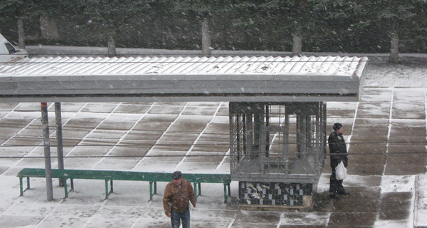 Первый снег во Львове: Транспорт ходит еще хуже, а в мэрии рапортуют о готовности города к зиме