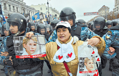 Родственники Тимошенко призывают ее соратников голодать вместе с лидером 