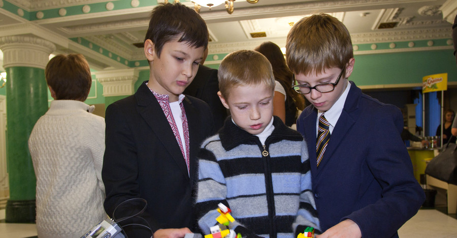 Украинские школьники будут изучать информатику, играя в кубики